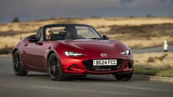Кога: 2029
Настоящата Mazda MX-5 е с нас повече от десетилетие и японците засега не бързат да я заменят. Но все пак потвърдиха, че ще има ново поколение, и че то ще остане вярно на основната рецепта на MX-5 - ниско тегло, задно задвижване и пъргави атмосферни двигатели. 

